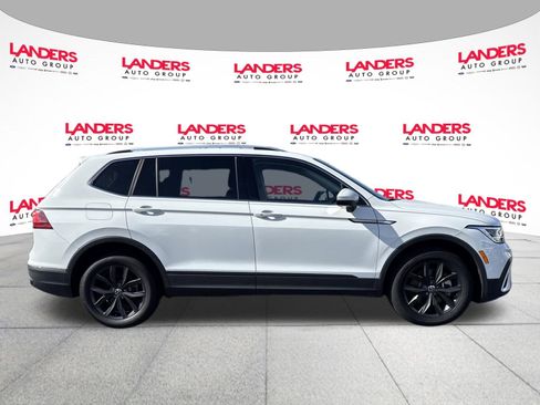 Used 2024 Volkswagen Tiguan SE AWD/4WD image 2