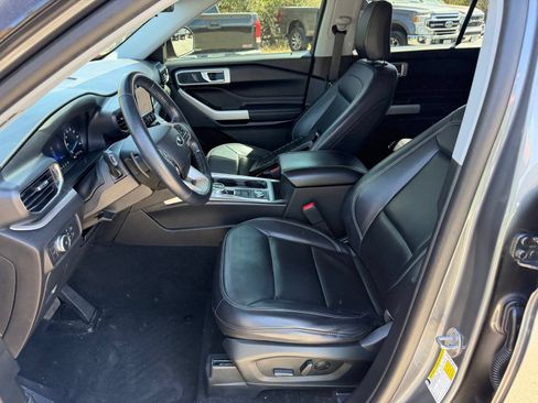 Used 2021 Ford Explorer XLT w/ Equipment Group 202A AWD/4WD image 10