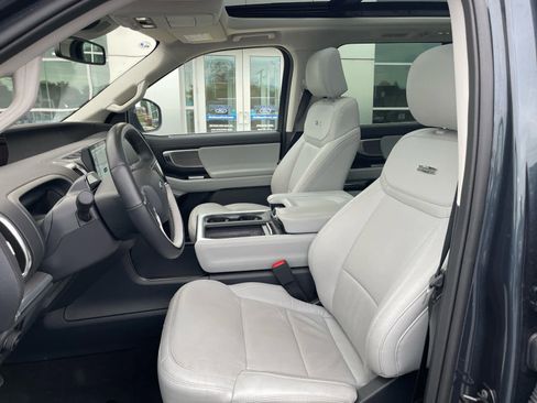 Used 2025 Ford Expedition Max Platinum AWD/4WD image 12