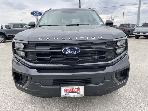 New 2026 Ford Expedition Active image 9