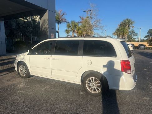 Used 2016 Dodge Grand Caravan SXT w/ Rear Park Assist Package image 5