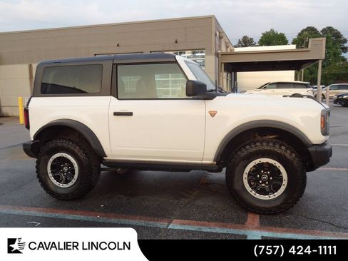Used 2023 Ford Bronco Badlands w/ Sasquatch Package AWD/4WD image 3