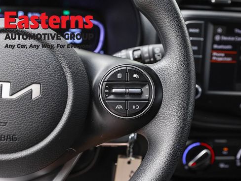 Used 2025 Kia Soul LX w/ LX Technology Package FWD image 16