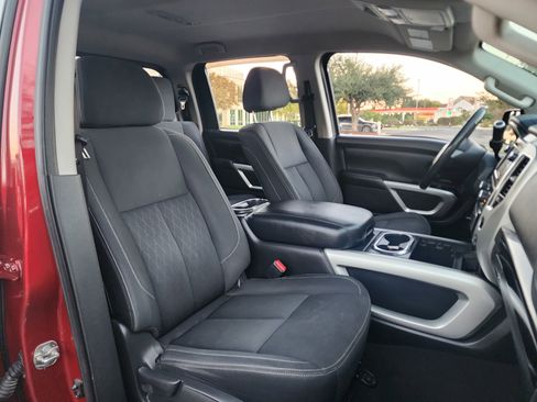 Used 2018 Nissan Titan SV w/ SV Convenience Package image 13
