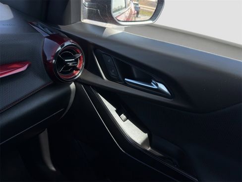 Used 2025 Chevrolet Equinox RS w/ Safety and Technology Package image 17