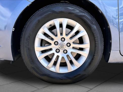 Used 2016 Toyota Sienna XLE FWD image 11