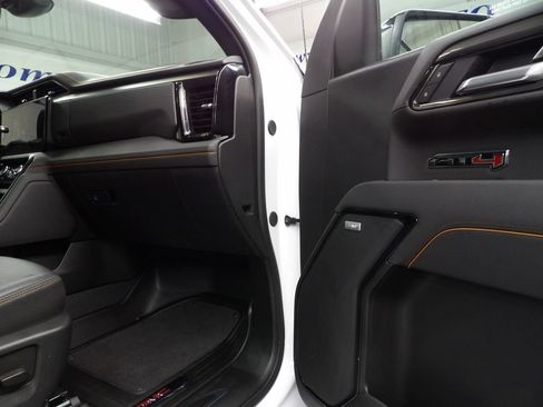 Used 2025 GMC Sierra 1500 AT4 w/ Technology Package AWD/4WD image 38
