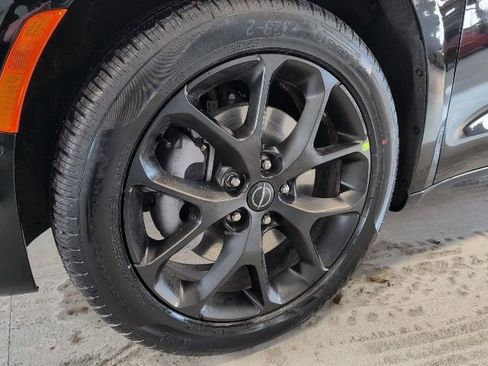 New 2026 Chrysler Pacifica Select w/ S Appearance Package AWD/4WD image 9