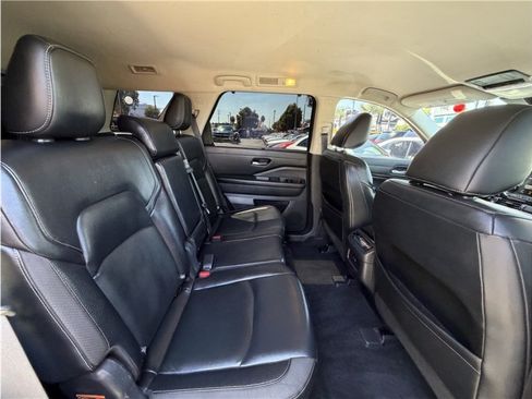 Used 2022 Nissan Pathfinder SL FWD image 27