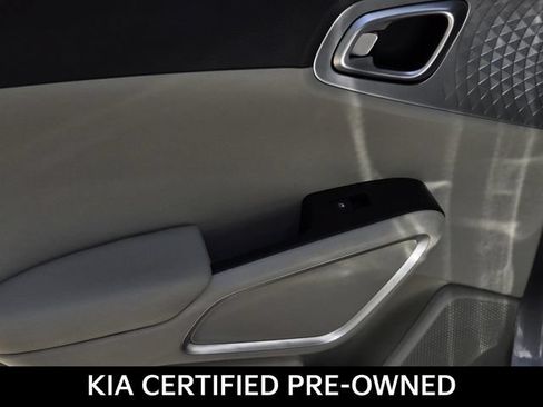 Certified 2025 Kia Soul LX w/ LX Technology Package FWD image 10