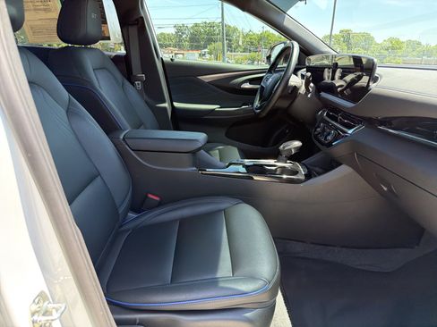 Used 2025 Buick Envista Sport Touring w/ Convenience I Package FWD image 32