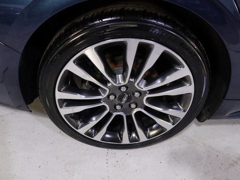 Used 2017 Lincoln Continental Select image 39