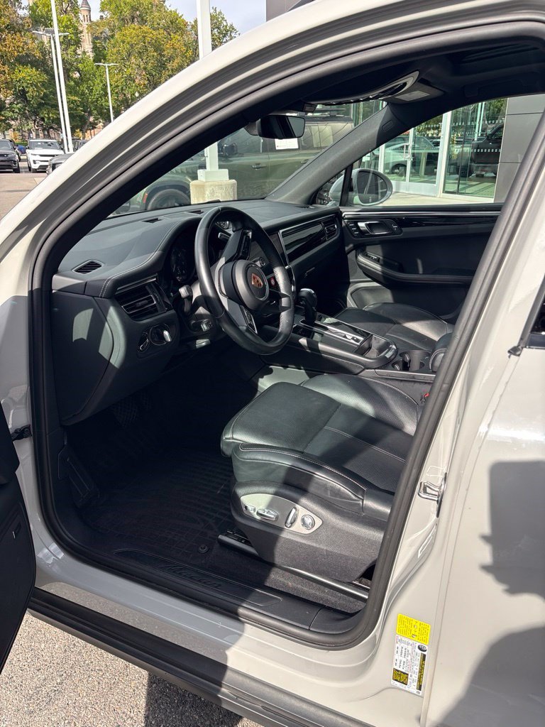 Used 2024 Porsche Macan AWD/4WD image 9