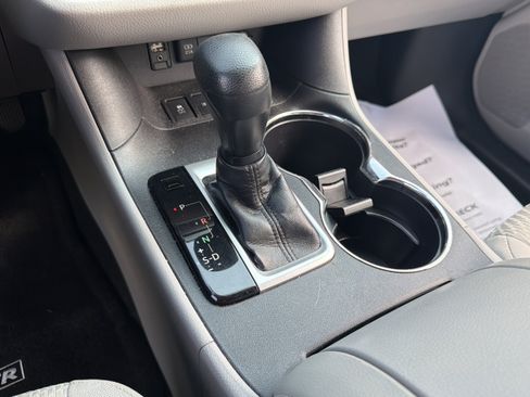 Used 2018 Toyota Highlander LE FWD image 7