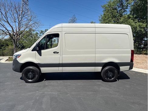 Used 2023 Mercedes-Benz Sprinter 2500 image 2