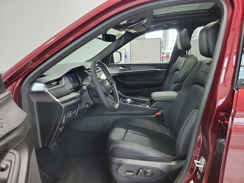 New 2025 Jeep Grand Cherokee Overland image 9