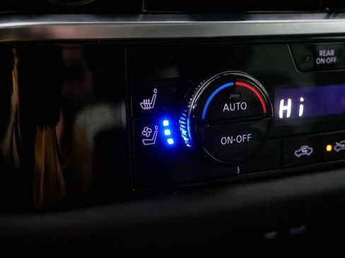 Used 2023 Nissan Pathfinder Platinum image 26