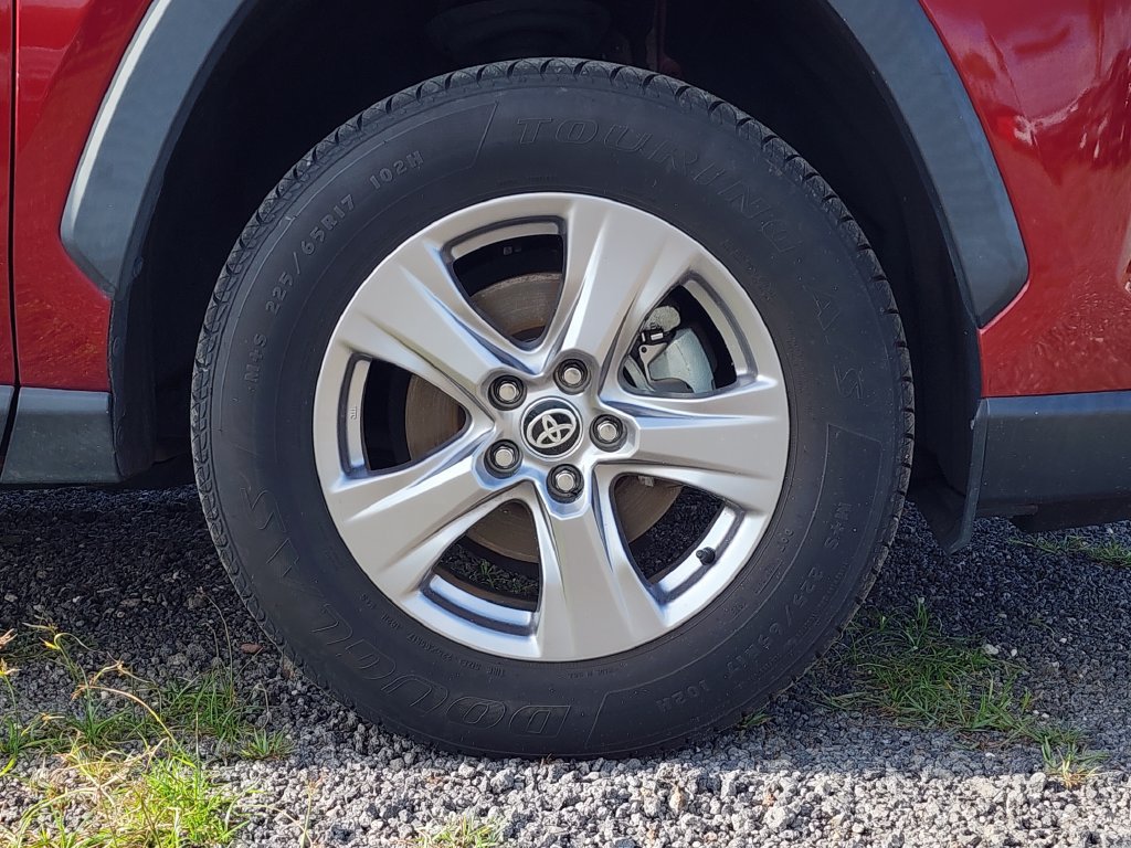 Used 2022 Toyota RAV4 XLE FWD image 11