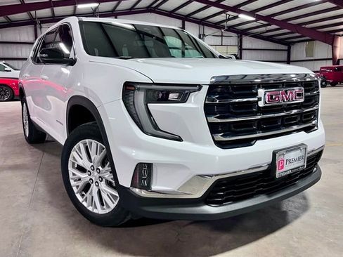 Used 2024 GMC Acadia Elevation FWD image 1