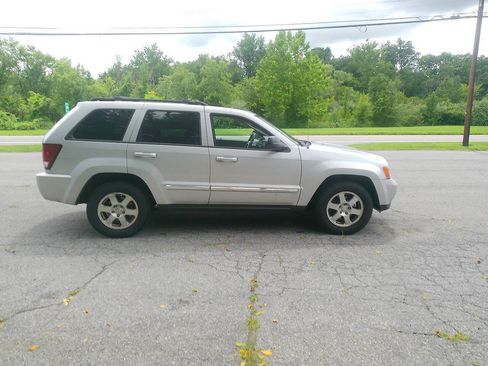 Used 2010 Jeep Grand Cherokee Laredo AWD/4WD image 8