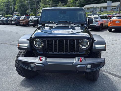 Used 2024 Jeep Wrangler Unlimited Rubicon w/ Convenience Group AWD/4WD image 3