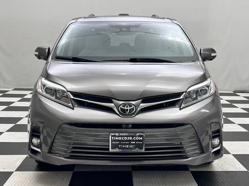 Used 2019 Toyota Sienna Limited Premium AWD/4WD image 3