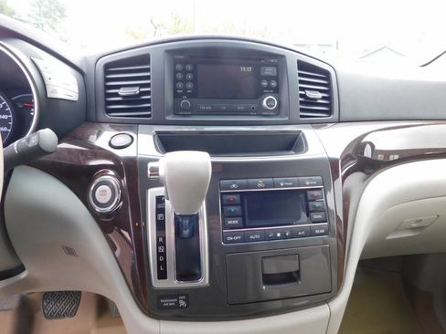 Used 2011 Nissan Quest SV image 12