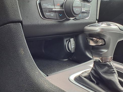 Used 2021 Dodge Charger SXT image 12