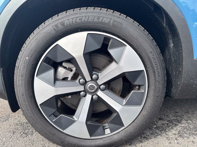 Certified 2025 Volvo XC40 B5 Plus AWD/4WD image 6