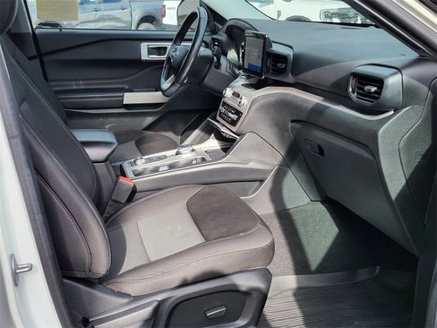 Used 2022 Ford Explorer XLT image 11