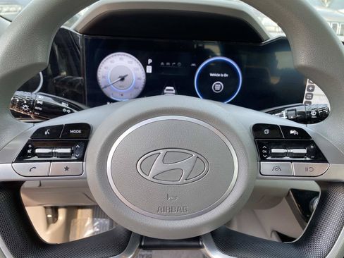 Used 2024 Hyundai Elantra SEL FWD image 13