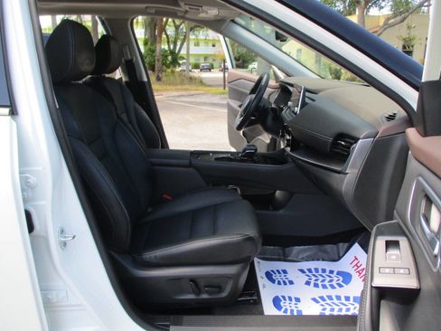 Used 2021 Nissan Rogue SL image 30