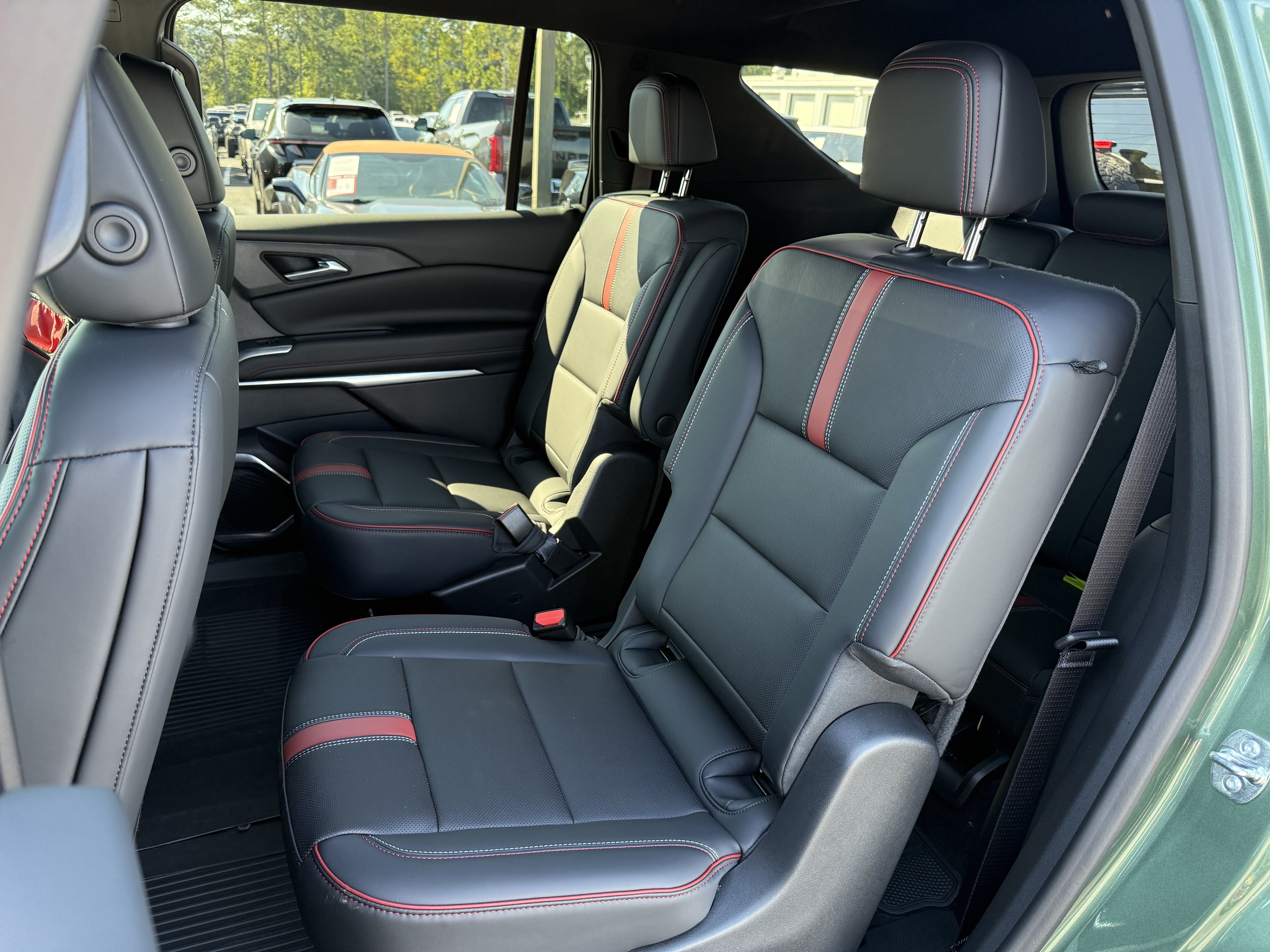 Used 2027 Chevrolet Traverse RS w/ LPO, Floor Liner Package FWD image 32