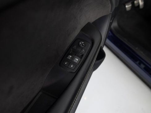 Used 2015 Dodge Challenger SRT Hellcat image 11