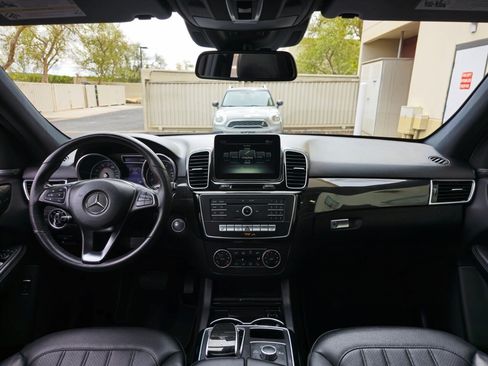 Used 2018 Mercedes-Benz GLE 350 w/ Premium 1 Package image 18