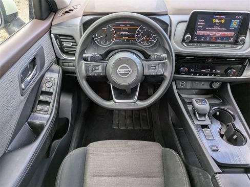 Used 2021 Nissan Rogue SV image 16