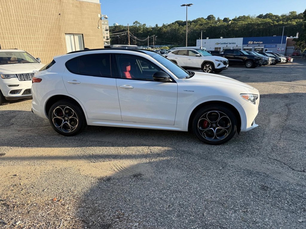 Used 2023 Alfa Romeo Stelvio Veloce AWD/4WD image 8