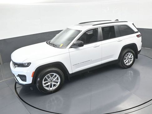 Used 2025 Jeep Grand Cherokee Laredo X RWD image 43