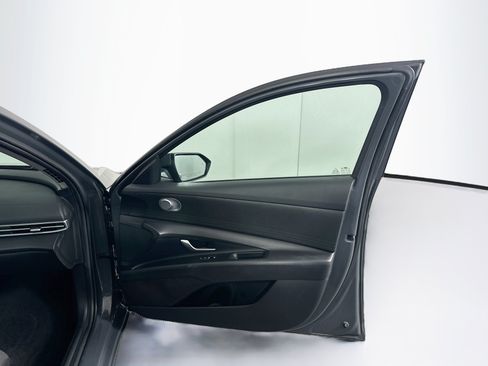Used 2025 Hyundai Elantra SE FWD image 30