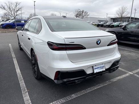 Used 2023 BMW 760i xDrive w/ Executive Package image 19