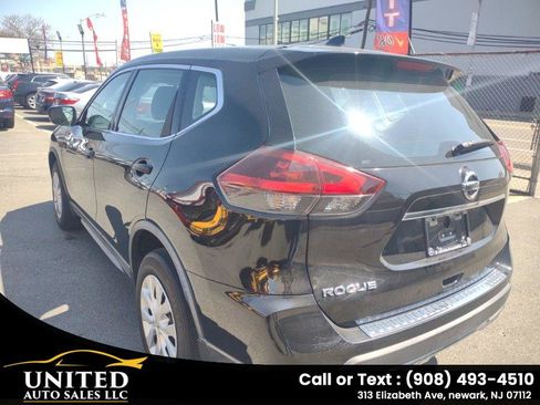 Used 2018 Nissan Rogue S image 12
