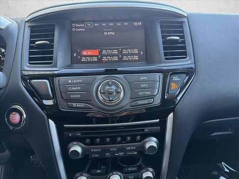 Used 2020 Nissan Pathfinder S image 18