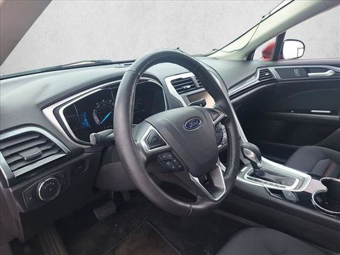 Used 2016 Ford Fusion SE FWD image 6