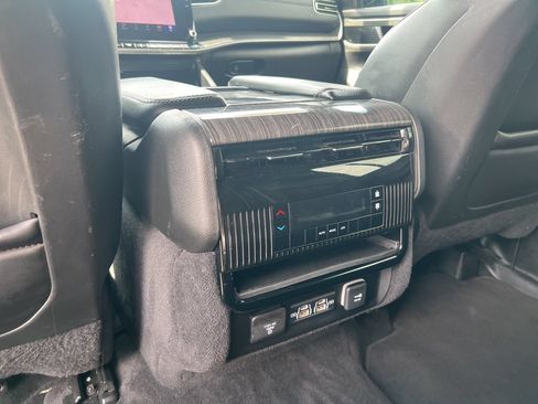 Used 2022 Jeep Wagoneer Series II AWD/4WD image 21