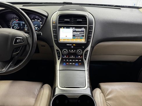 Used 2018 Lincoln MKX Reserve w/ Driver Assistance Package AWD/4WD image 17
