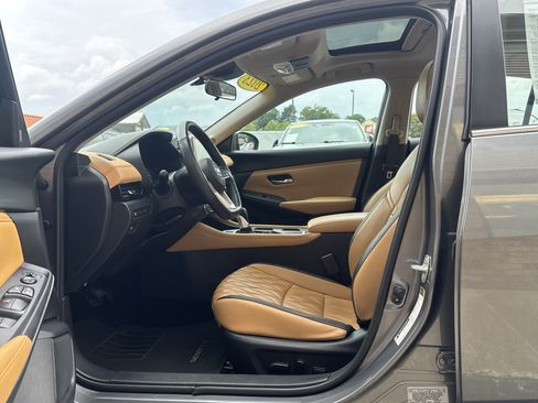 Used 2023 Nissan Sentra SV w/ SV Premium Package FWD image 9
