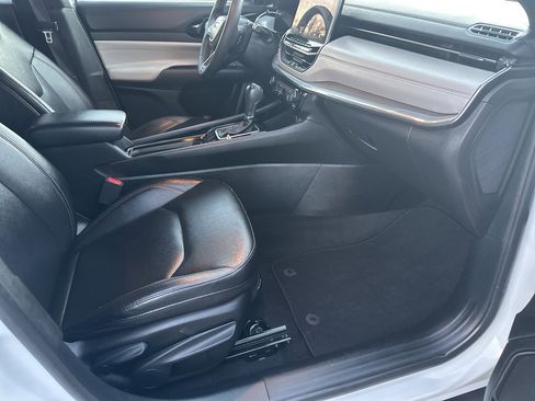 Used 2024 Jeep Compass Limited image 25