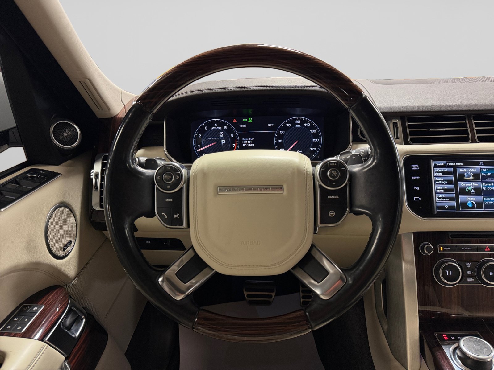 Used 2015 Land Rover Range Rover Supercharged AWD/4WD image 17