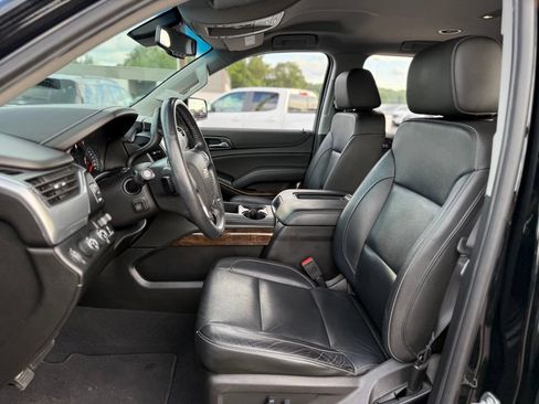 Used 2019 Chevrolet Tahoe LT w/ Luxury Package AWD/4WD image 13