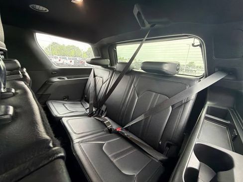 Used 2019 Ford Expedition Limited w/ Equipment Group 302A AWD/4WD image 19